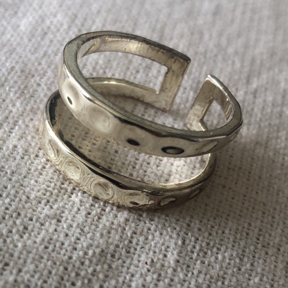 Kendra Scott gold hammered Zorte ring size 6